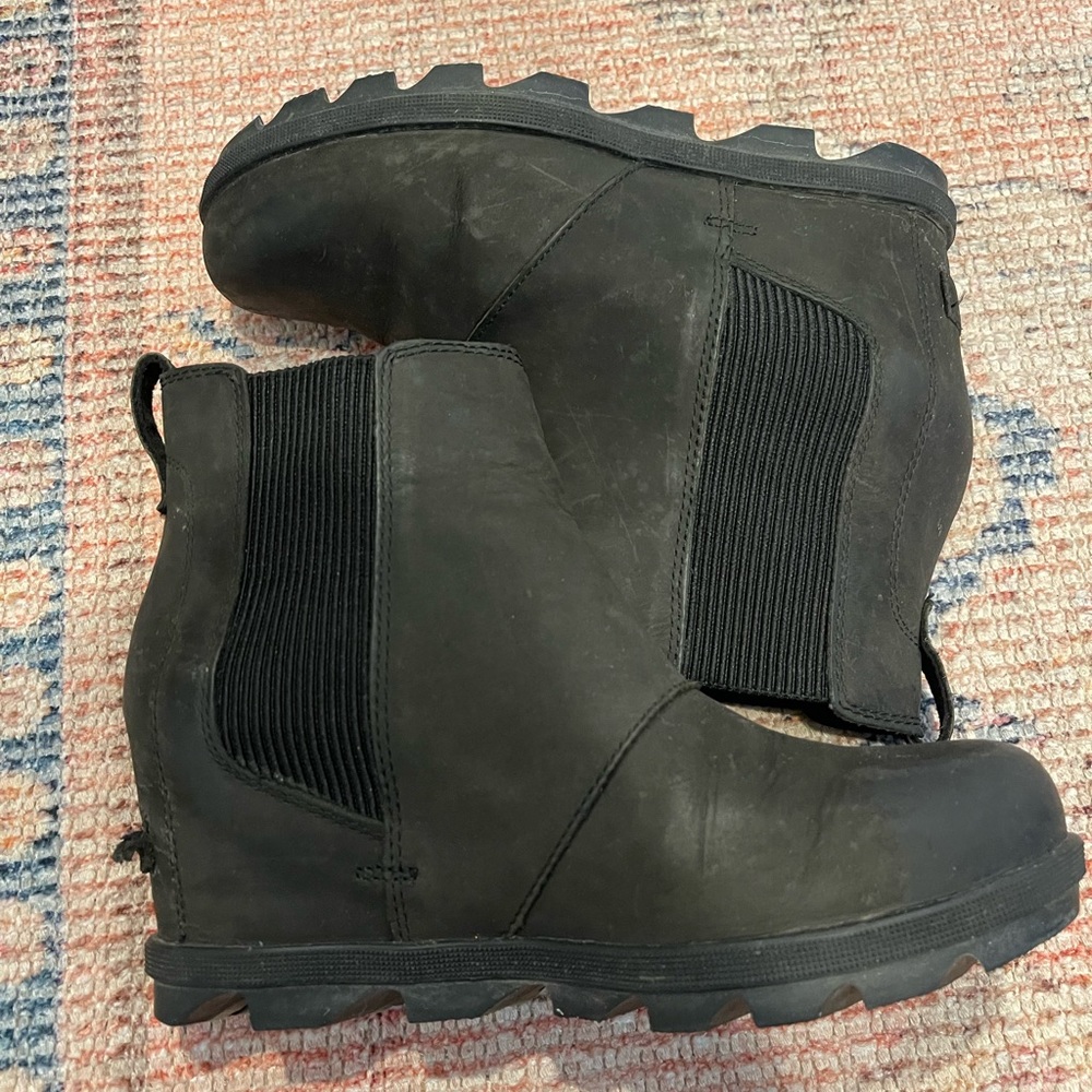 Womens size 8 sorel Joan of attic Chelsea boot